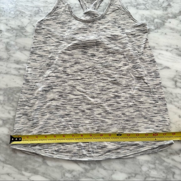 Lululemon Essential Tank - size 2 - Picture 4 of 5